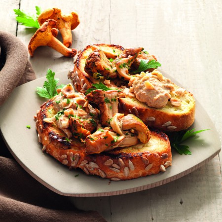 Toasts with Hazelnut Sauce and Chanterelles