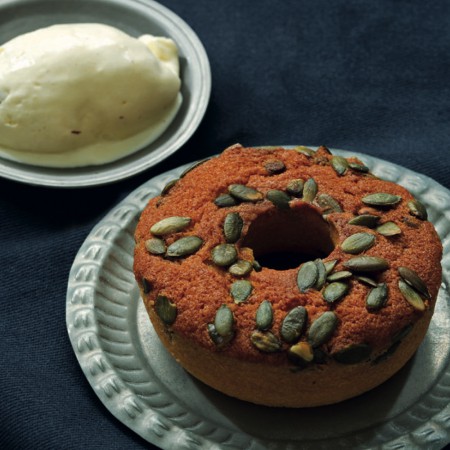 Mini Pumpkin Cakes with Ice Cream