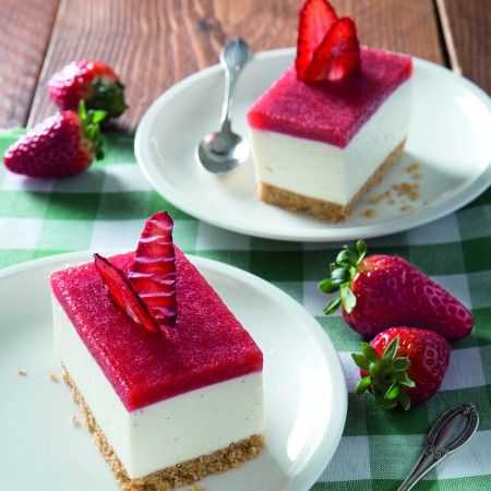 Mini Cheesecakes with Strawberry Chips