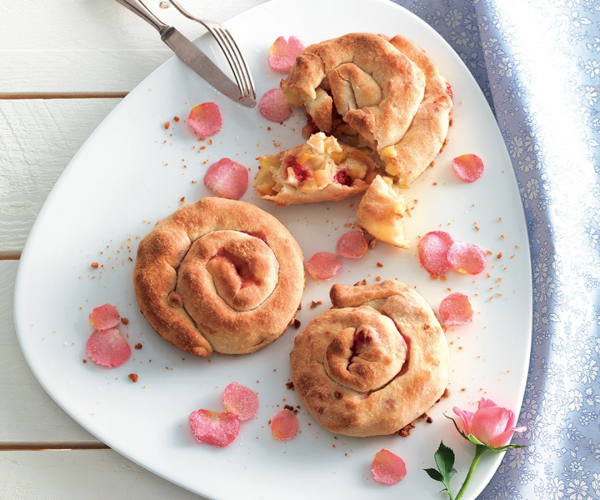 Apricot Strudel Pinwheels Recipe - La Cucina Italiana