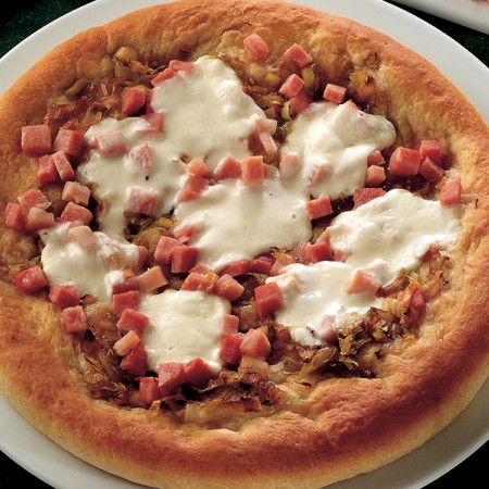 Pizza with Leeks, Prosciutto, and Crescenza Cheese