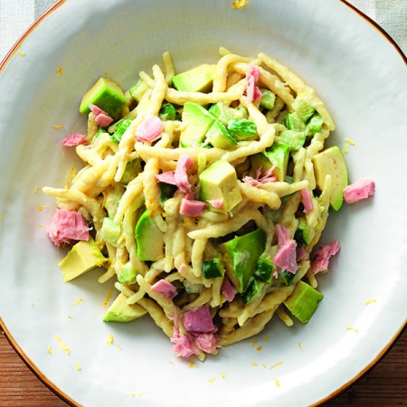 Pasta With Tuna Sauce and Avocado