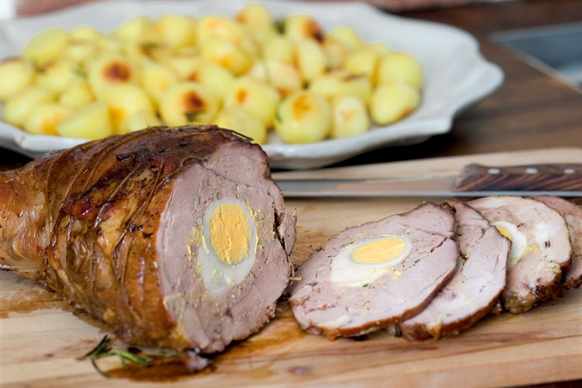 Stuffed Leg of Lamb and New Potatoes Recipe - La Cucina Italiana