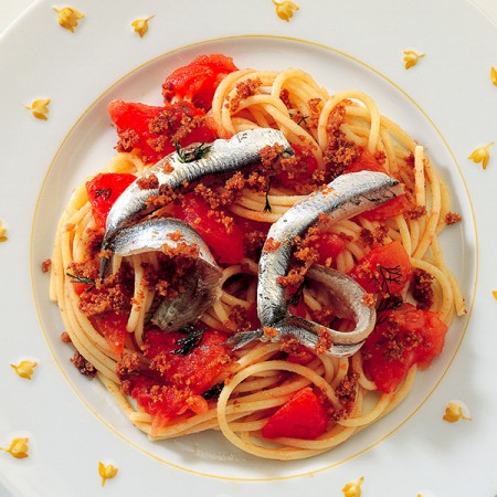 Spaghetti Pasta With Anchovies and Tomatoes