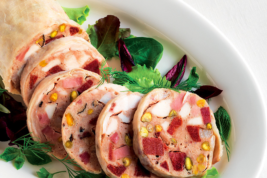 Follow all the steps of our recipe to cook chicken galantine