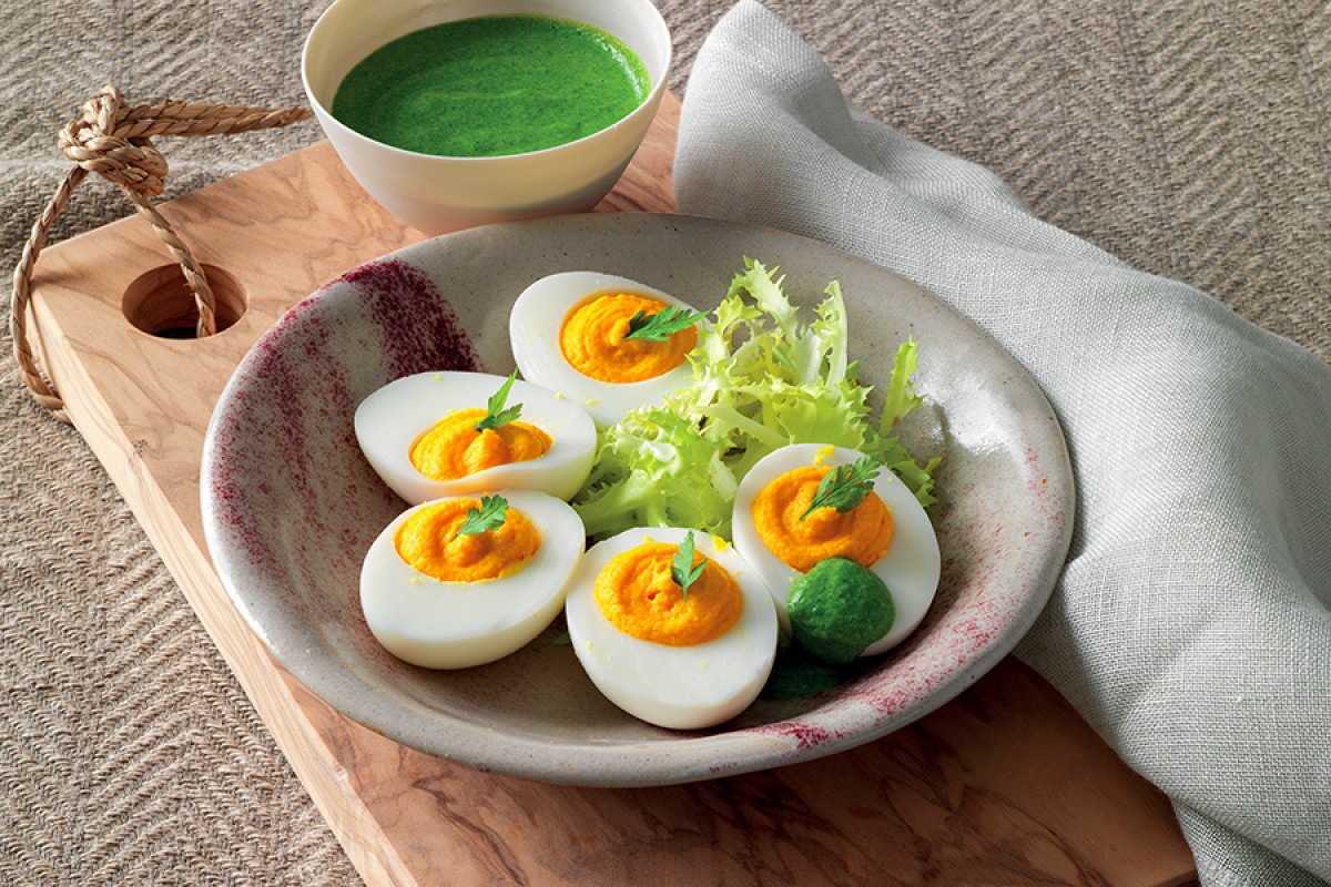 Boiled Eggs Stuffed with Carrots Served in Spinach Sauce Recipe La