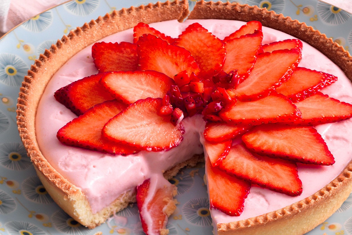 Strawberry Yogurt Pie Recipe - La Cucina Italiana