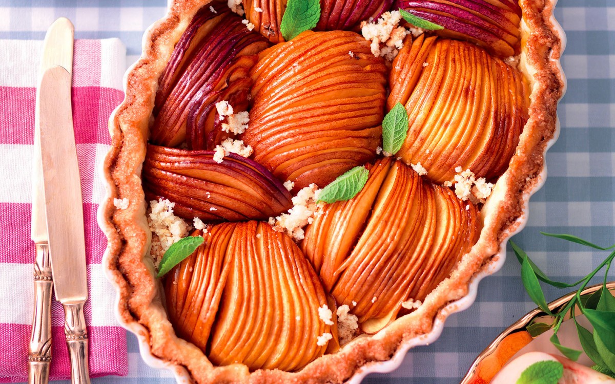 Peach and Amaretti Cookie Pie