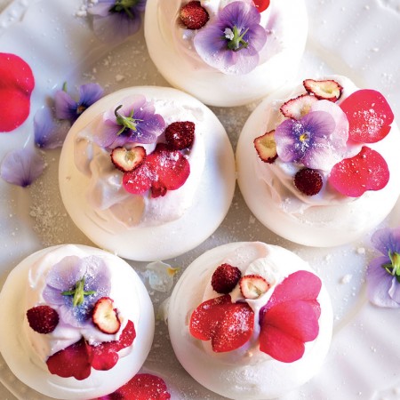 Meringues with Strawberry Cream