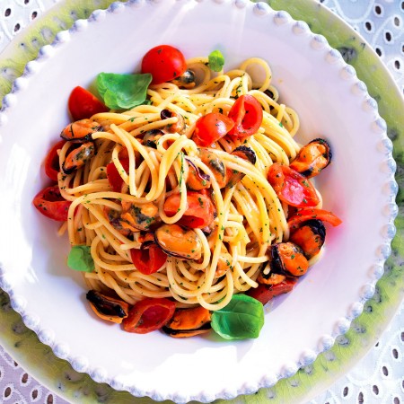 Spaghettoni, Mussels and Cherry Tomatoes