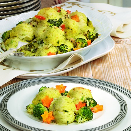 Semolina gnocchi au gratin with broccoli and sea bass