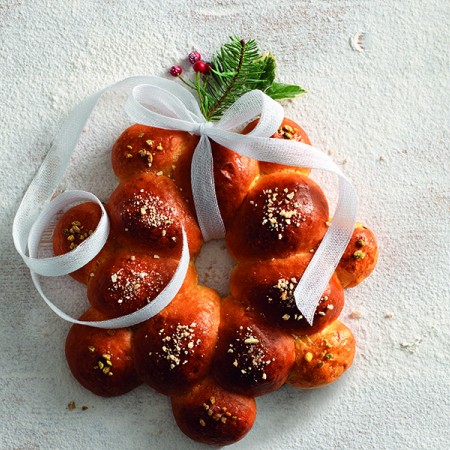 Christmas Wreath Pull-Apart Bread