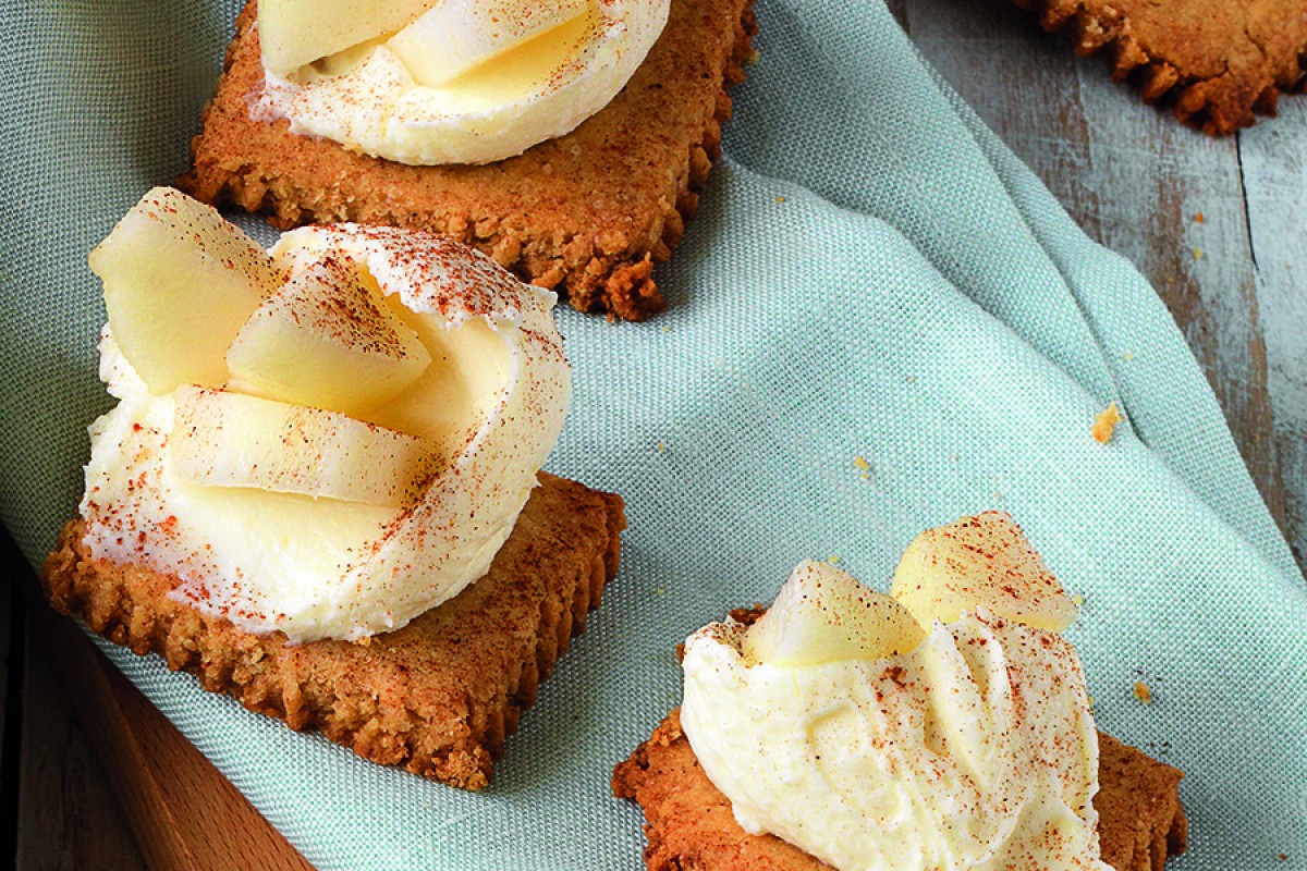 Shortbread Cookies With Pears and Mascarpone-image