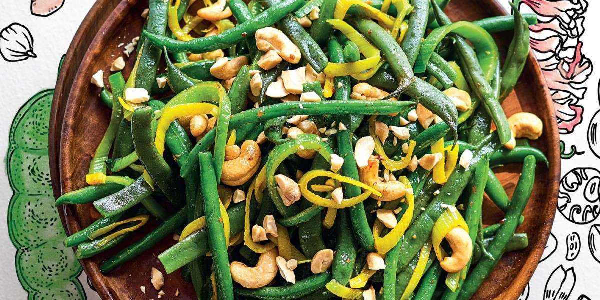 Spicy Green Beans and Cashews Recipe - La Cucina Italiana